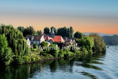 Hamlet-on-the-Seine